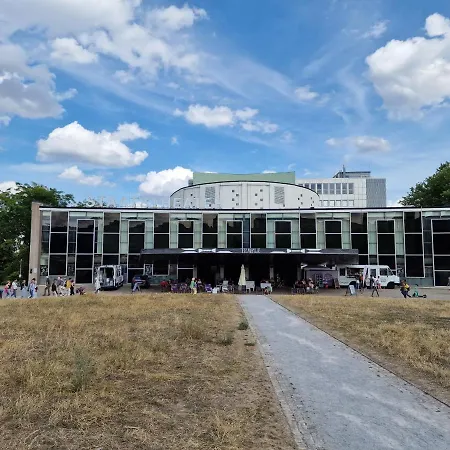 Exklusives Dachgeschoss-apartment: Zentral In Mit Highspeed-internet Apartment Kassel