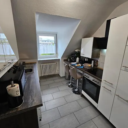 Exklusives Dachgeschoss-apartment: Zentral In Mit Highspeed-internet