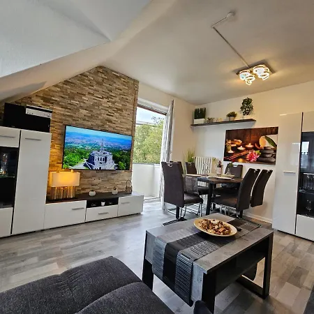 Exklusives Dachgeschoss-apartment: Zentral In Mit Highspeed-internet Kassel