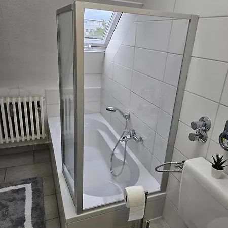 Exklusives Dachgeschoss-apartment: Zentral In Mit Highspeed-internet Kassel