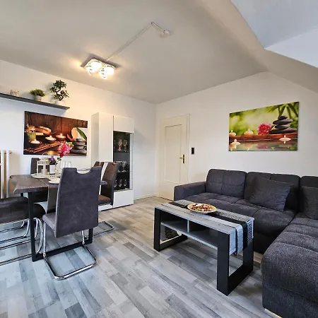 Exklusives Dachgeschoss-apartment: Zentral In Mit Highspeed-internet